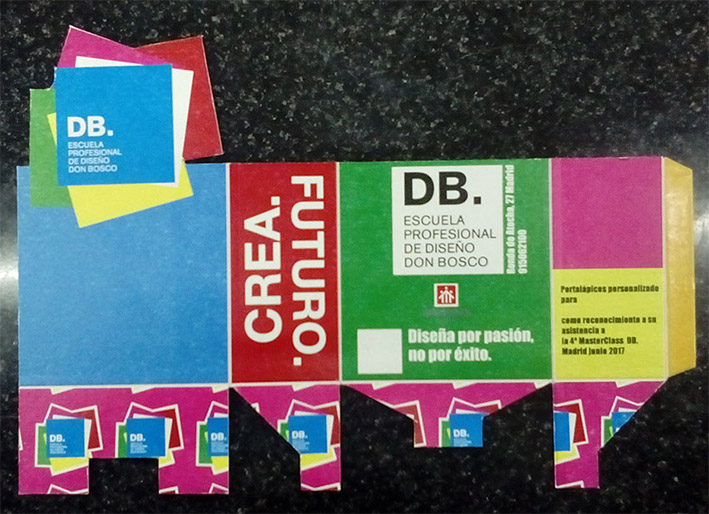 exterior portálapices másterclass DB Maestro 2017 Dato variable XMPie, Departamento Artes Gráficas, Salesianos Atocha, Jesús García